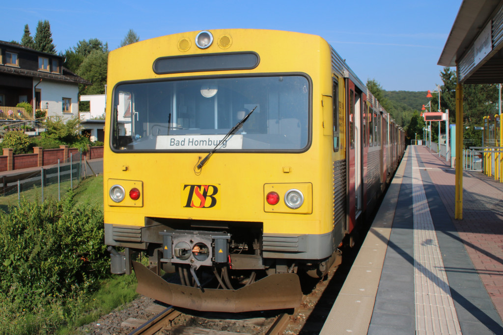 609 019 und 609 005 stehen in Brandoberndorf auf der Taunusbahn, aufgenommen am 19.07.2017.