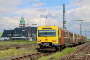 609 012 und 609 008 stehen im Bahnhof Bad Homburg, aufgenommen am 26.07.2017.