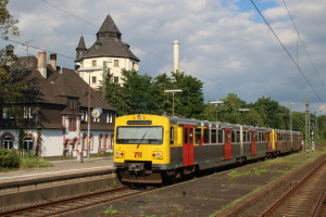 609 002 und ein weiterer VT2E im Bahnhof Bad Homburg, aufgenommen am 26.07.2017.