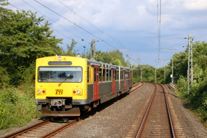 609 020 fährt in den Bahnhof Bad Homburg ein, aufgenommen am 26.07.2017.