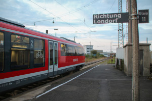 642 064 steht auf Gleis 11 im Bahnhof Lollar, aufgenommen am 02.09.2017.