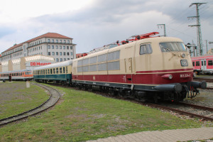 103 224 steht im DB-Museum in Nürnberg, im Hintergrund schaut 614 005 hervor, aufgenommen am 03.09.2017.