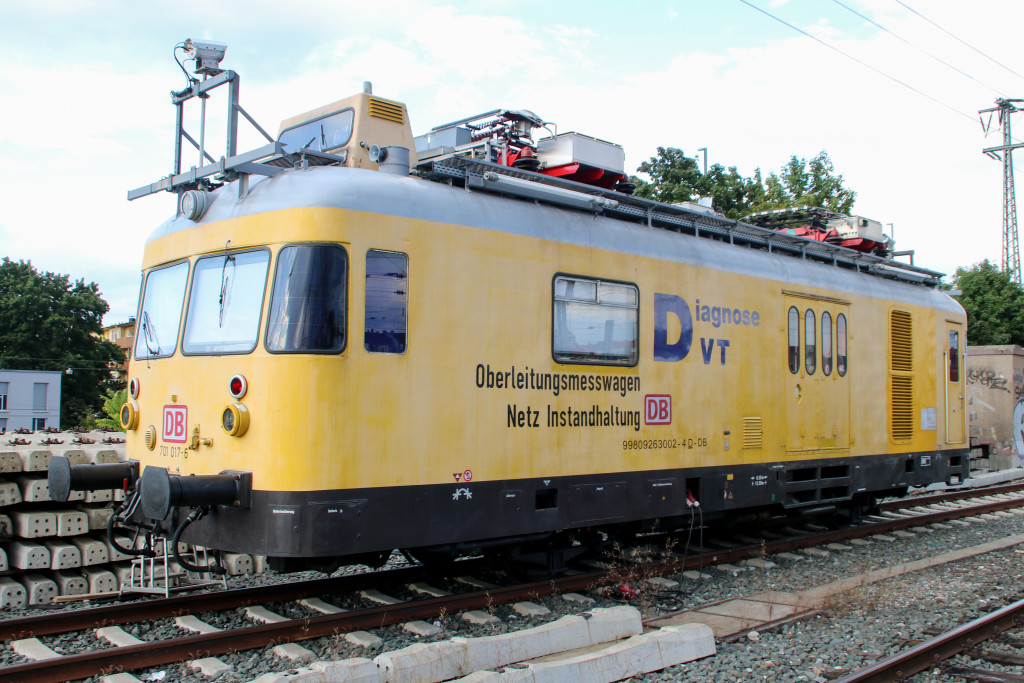 701 017 steht im Nürnberger Hauptbahnhof, aufgenommen am 03.09.2017.