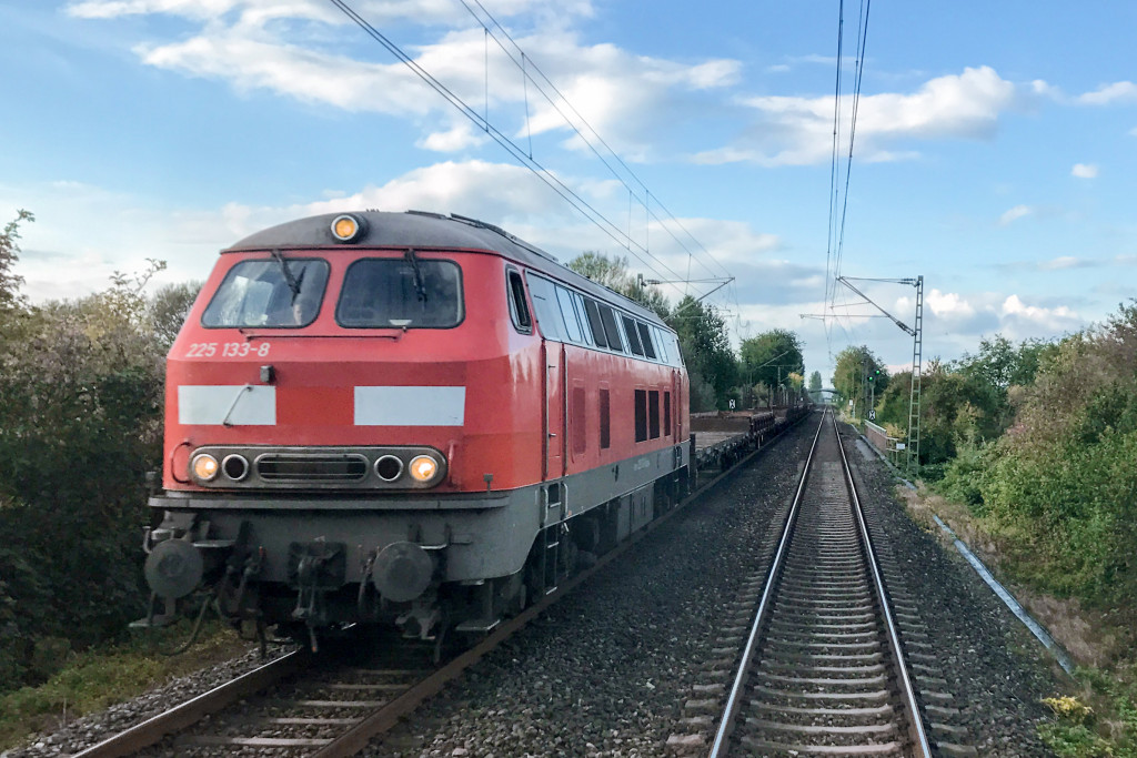 225 133 bei Weißkirchen auf der Homburger Bahn, aufgenommen am 19.09.2017.