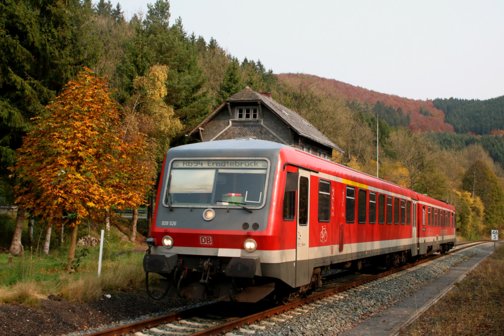 628 526 bei Sassmanshausen auf der oberen Lahntalbahn, aufgenommen am 17.10.2017.