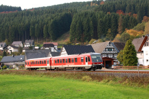 628 526 in Bermershausen auf der oberen Lahntalbahn, aufgenommen am 17.10.2017.