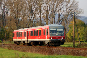 628 622 an den Telegraphenmasten bei Wolfgruben auf der oberen Lahntalbahn, aufgenommen am 17.10.2017.