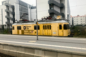 701 017 steht im Bahnhof Frankfurt-Rödelheim, aufgenommen am 15.11.2017.