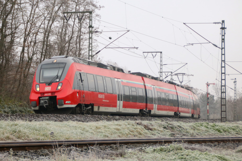 442 287 an der Abzweigstelle Rauschwald in Hanau, aufgenommen am 02.12.2017.