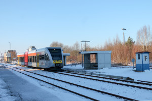 Ein GTW der HLB hält im Bahnhof Hungen auf der Lahn-Kinzig-Bahn, aufgenommen am 28.12.2014.