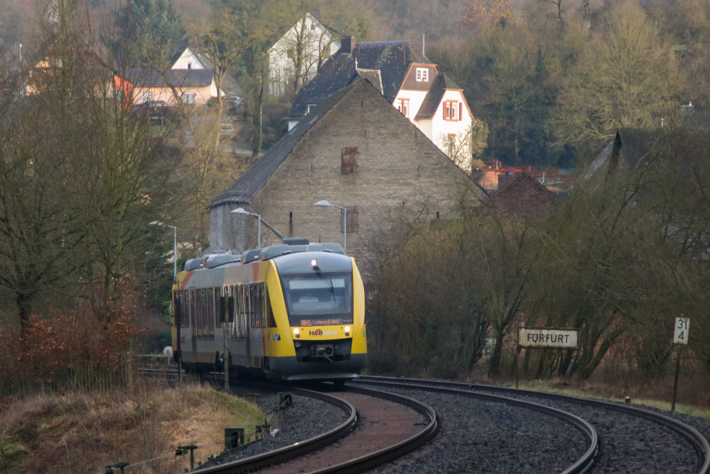 Ein LINT der HLB in Fürfurt auf der Lahntalbahn, aufgenommen am 03.02.2018.