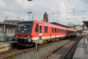 628 227 steht im Bahnhof Gießen, aufgenommen am 10.03.2018.
