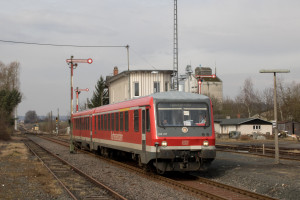 628 227 fährt in den Bahnhof Hungen ein, aufgenommen am 10.03.2018.