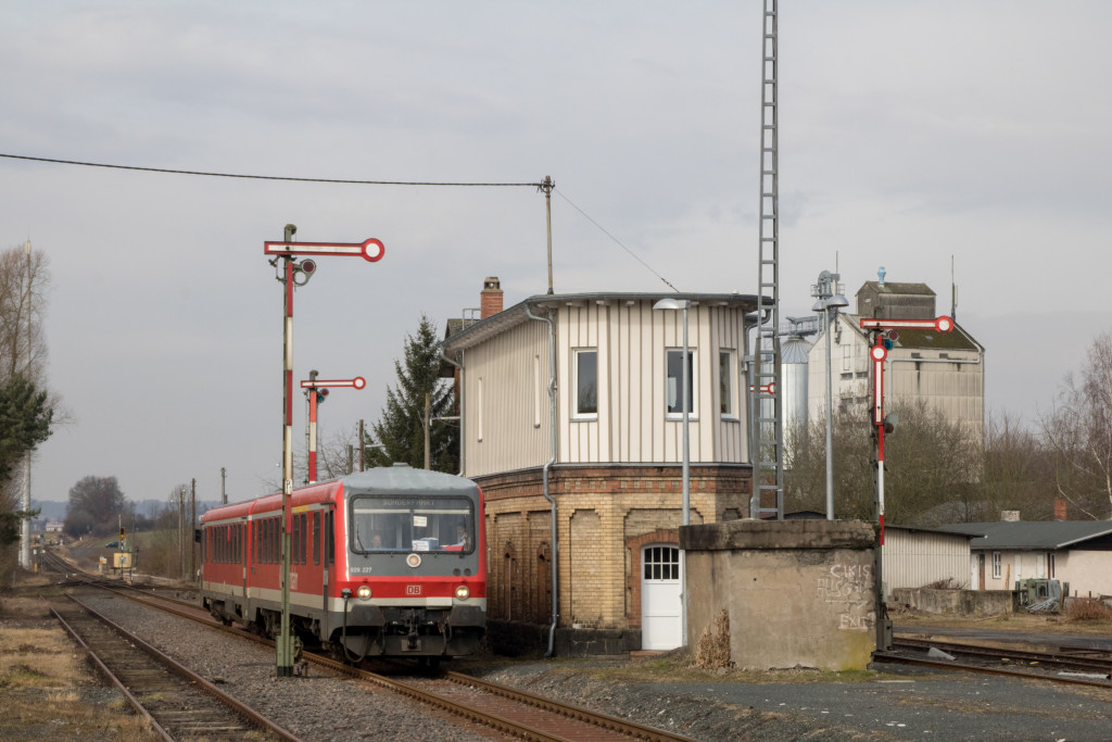 628 227 am Fahrdienstleiter-Stellwerk im Bahnhof Hungen, aufgenommen am 10.03.2018.
