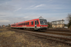 628 227 am Wärter-Stellwerk im Bahnhof Hungen, aufgenommen am 10.03.2018.