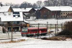 628 584 kurz vor Hörpolding auf der Traun-Alz-Bahn, aufgenommen am 20.03.2018.