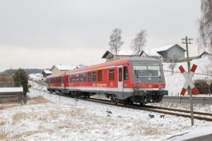 628 584 verlässt Hörpolding in Richtung Traunstein auf der Traun-Alz-Bahn, aufgenommen am 20.03.2018.
