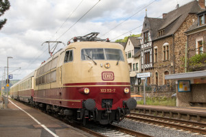 103 113 in Pommern auf der Moselstrecke, aufgenommen am 28.04.2018.