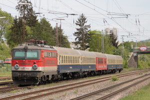 1142 407 der Centralbahn steht mit einem Sonderzug im Bahnhof Wittlich, aufgenommen am 28.04.2018.
