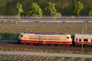 103 113 bei Müden auf der Moselstrecke, aufgenommen am 01.05.2018.