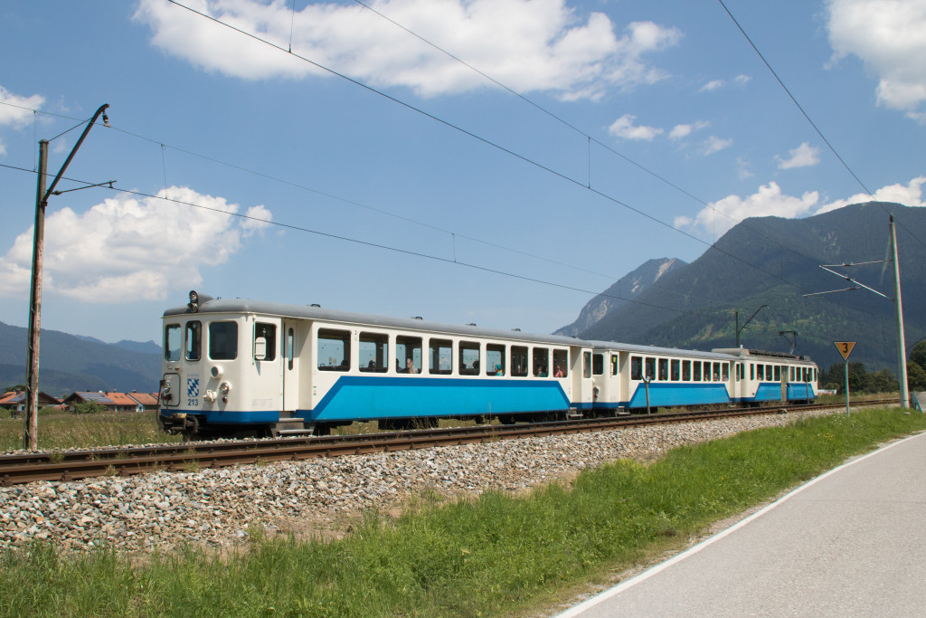 213, 211 und 309 der Bayerischen Zugspitzbahn bei Hausberg, aufgenommen am 19.07.2018.