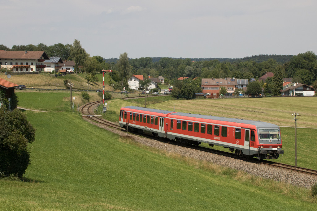 628 537 bei Hörpolding auf der Traun-Alz-Bahn, aufgenommen am 20.07.2018.