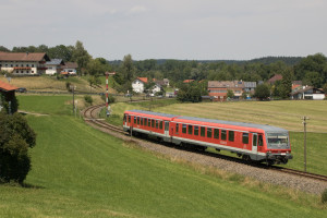 628 537 bei Hörpolding auf der Traun-Alz-Bahn, aufgenommen am 20.07.2018.