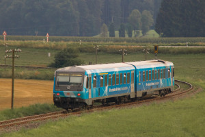 628 424 in der Steigung bei Hörpolding auf der Traun-Alz-Bahn, aufgenommen am 23.07.2018.
