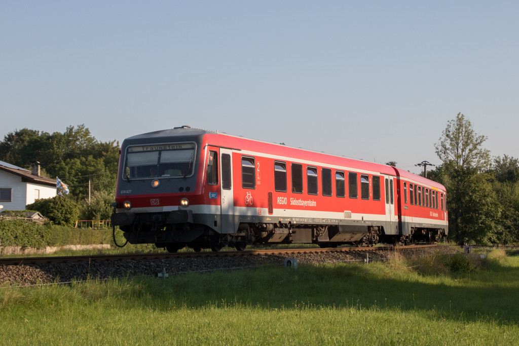 628 627 bei Hörpolding auf der Traun-Alz-Bahn, aufgenommen am 24.07.2018.