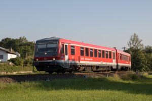 628 627 bei Hörpolding auf der Traun-Alz-Bahn, aufgenommen am 24.07.2018.