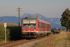 628 627 bei Matzing auf der Traun-Alz-Bahn, aufgenommen am 24.07.2018.