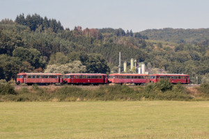 798 829, 998 184, 798 589 und 996 310 am Steinbruch bei Stockhausen auf der Lahntalbahn, aufgenommen am 18.08.2018.