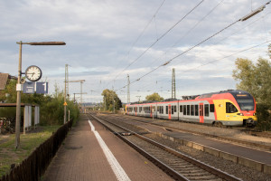 429 044 in Gleis 3 des Bahnhofs Niederwalgern auf der Main-Weser-Bahn, aufgenommen am 09.09.2018.