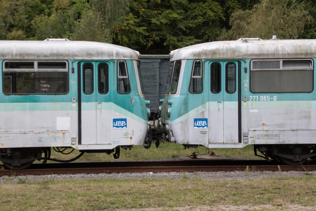 772 007 und 772 065 stehen gekuppelt abgestellt, aufgenommen am 01.10.2018.