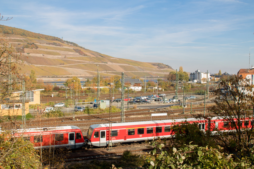 628 473 und 628 471 stehen im Bahnhof Bingen abgestellt, aufgenommen am 03.11.2018.