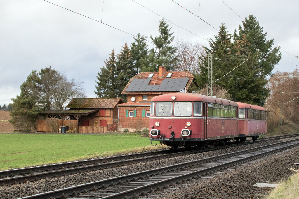 798 829 und 998 184 am Ortsrand von Nidderau-Ostheim, aufgenommen am 08.12.2018.