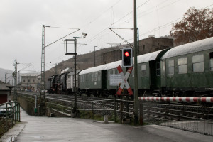 01 118 kurz vor dem Bahnhof Rüdesheim auf der rechten Rheinstrecke, aufgenommen am 09.12.2018.