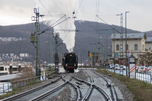 01 118 rangiert im Bahnhof Rüdesheim auf der rechten Rheinstrecke, aufgenommen am 09.12.2018.