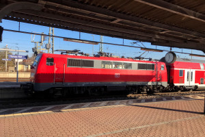 111 189 hält im Bahnhof Hanau Hbf, aufgenommen am 18.11.2018.
