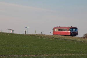 798 752 an einem Bahnübergang bei Hundstadt auf der Taunusbahn, aufgenommen am 20.01.2019.