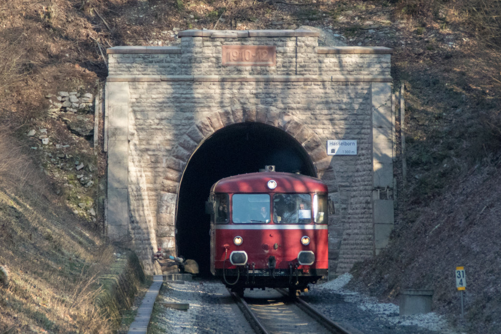 798 752 am Tunnelausgang des Hasselborner Tunnels auf der Taunusbahn, aufgenommen am 20.01.2019.