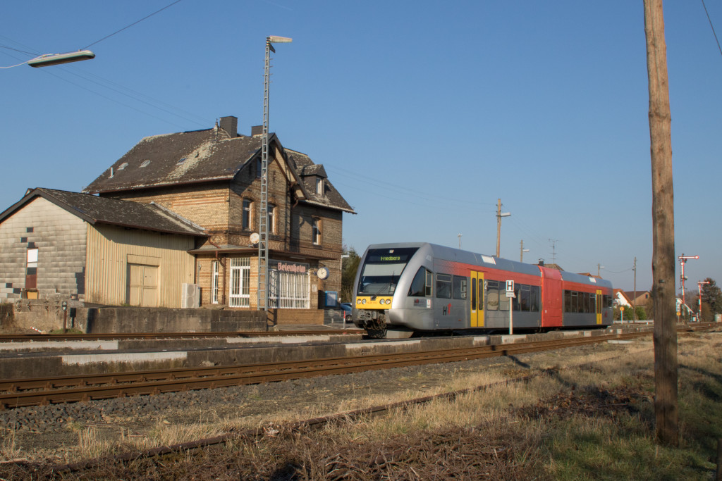 Ein GTW der HLB steht im Bahnhof Beienheim auf der Horlofftalbahn, aufgenommen am 20.01.2019.