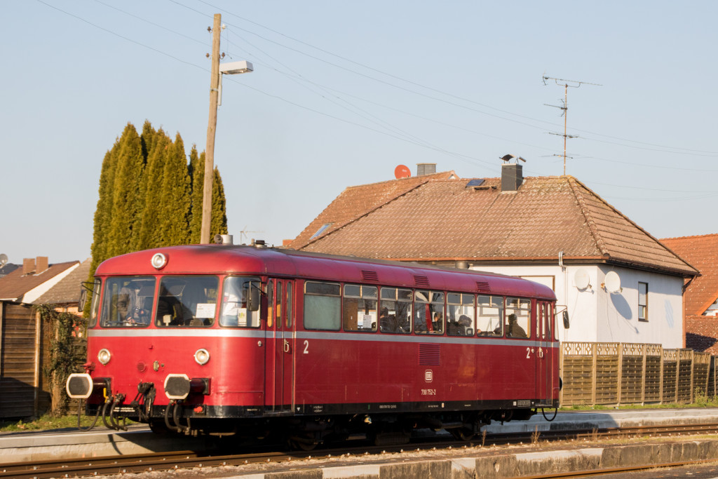798 752 steht am Bahnsteig in Beienheim auf der Horlofftalbahn, aufgenommen am 20.01.2019.