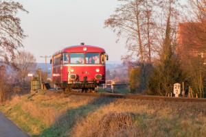 798 752 am Ortsrand von Glauberg auf der Niddertalbahn, aufgenommen am 20.01.2019.