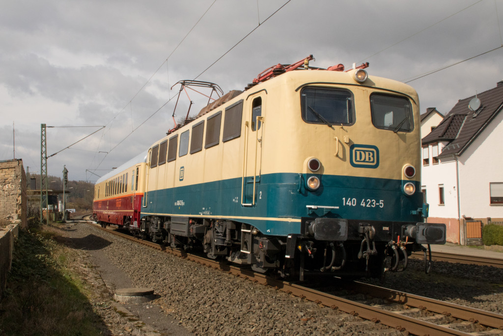 140 423 in Dutenhofen auf der Dillstrecke, aufgenommen am 26.03.2019.
