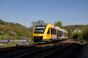Ein LINT der HLB bei Fürfurt auf der Lahntalbahn, aufgenommen am 22.04.2019.