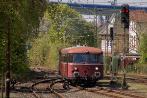 798 829 und 998 184 beim Umsetzen in Eschhofen auf der Lahntalbahn, aufgenommen am 22.04.2019.
