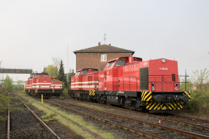 293 006 steht vor weiteren Ost V100 sowie V60 vor dem Bahnbetriebswerk Gießen, aufgenommen am 27.04.2019.
