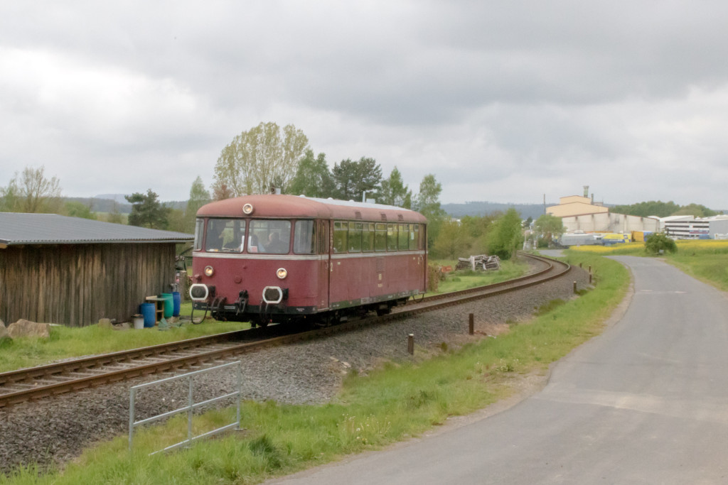 798 829 bei Rönshausen auf der Rhöhnbahn, aufgenommen am 28.04.2019.