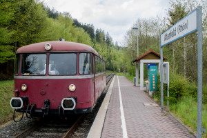 798 829 am Haltepunkt Altenfeld auf der Rhöhnbahn, aufgenommen am 28.04.2019.